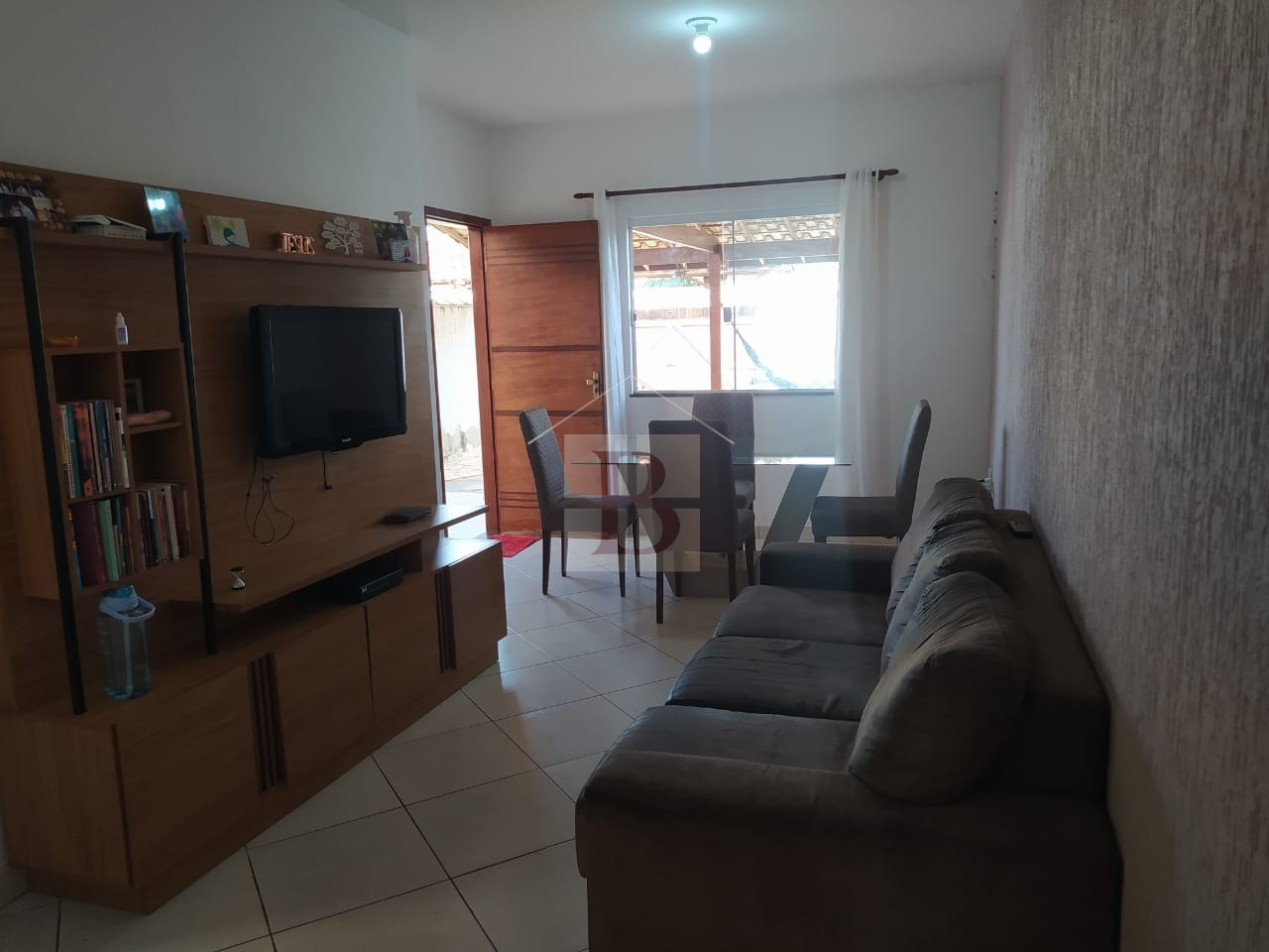 Casa à venda com 2 quartos, 240m² - Foto 2