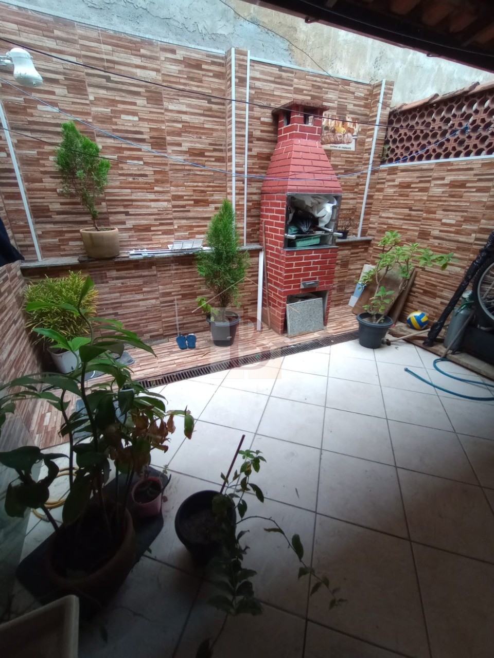 Casa à venda com 2 quartos, 120m² - Foto 1