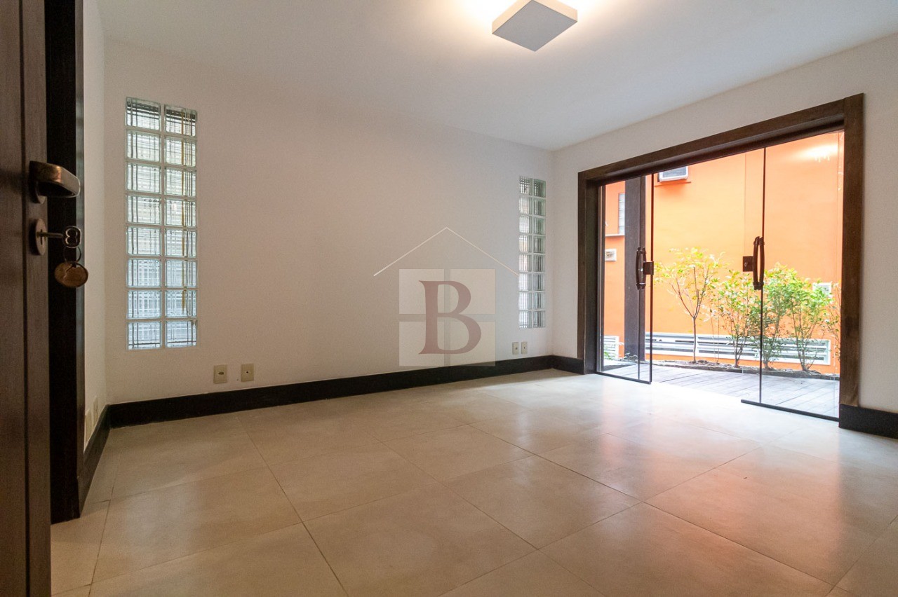 Casa à venda com 5 quartos, 384m² - Foto 2