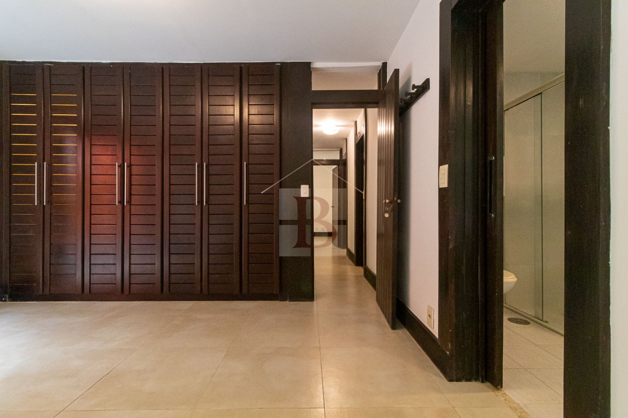 Casa à venda com 5 quartos, 384m² - Foto 18