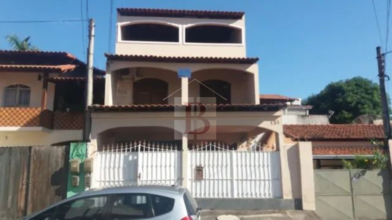 Casa à venda com 3 quartos, 210m² - Foto 1