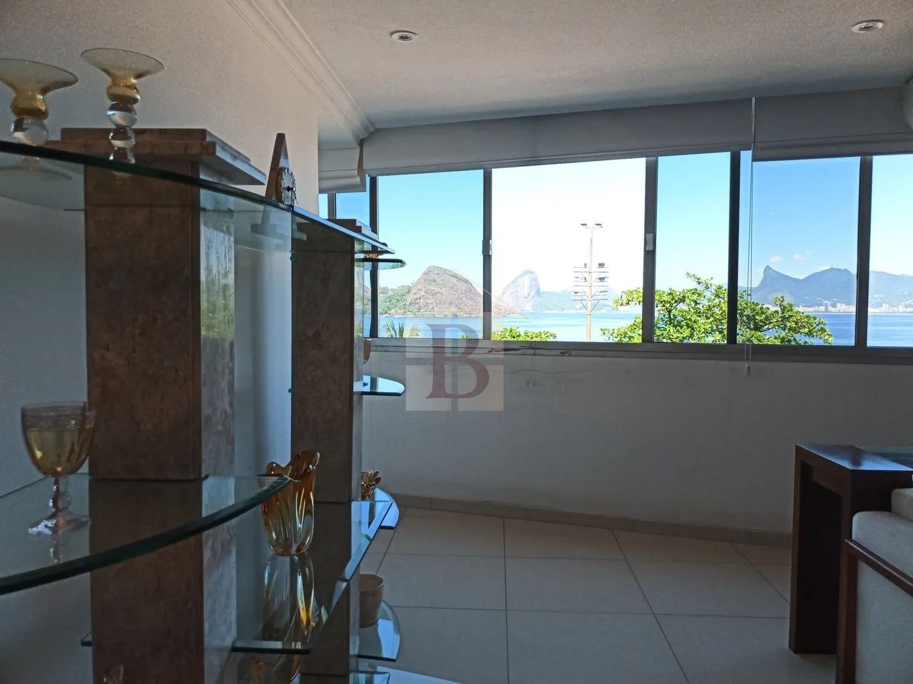 Apartamento à venda com 4 quartos, 243m² - Foto 1