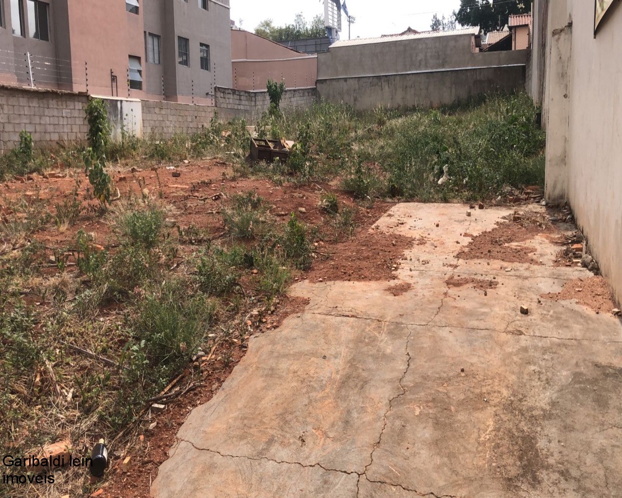 Terreno à venda, 740m² - Foto 1