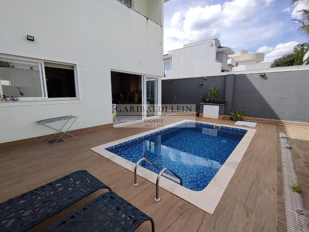 Casa à venda com 3 quartos, 290m² - Foto 1