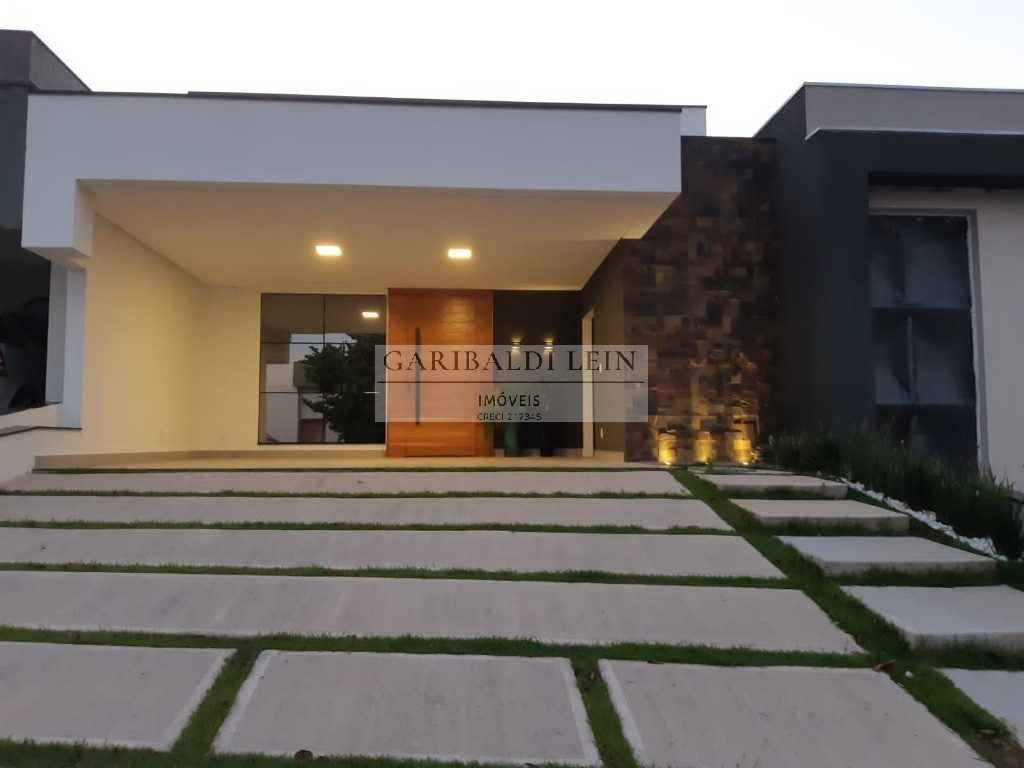 Casa à venda com 3 quartos, 153m² - Foto 1