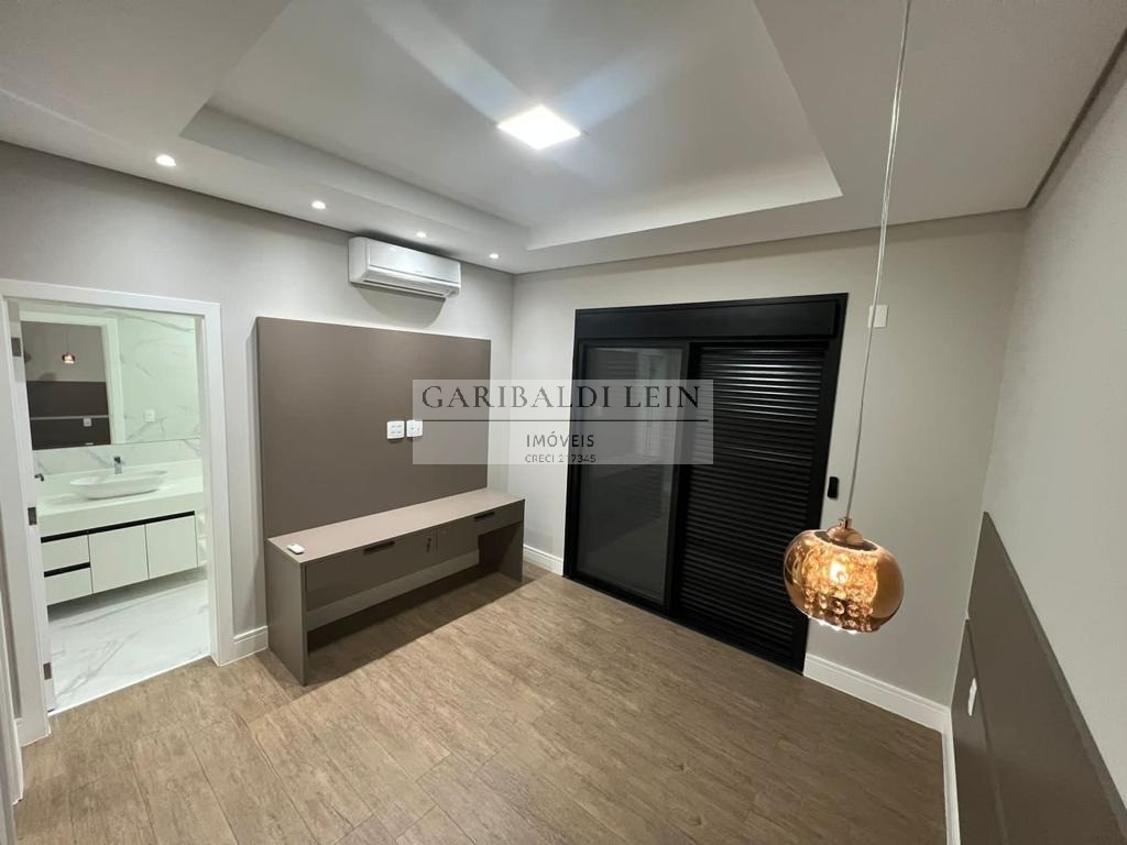 Casa para alugar com 5 quartos, 310m² - Foto 17