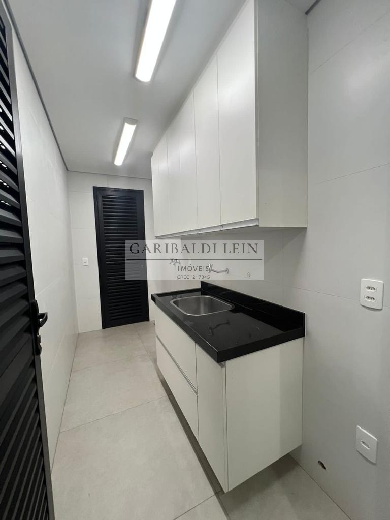 Casa para alugar com 5 quartos, 310m² - Foto 9