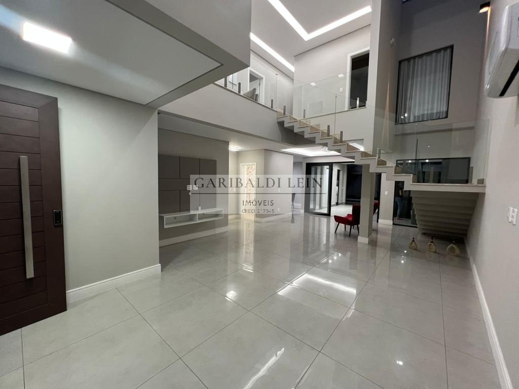 Casa para alugar com 5 quartos, 310m² - Foto 3