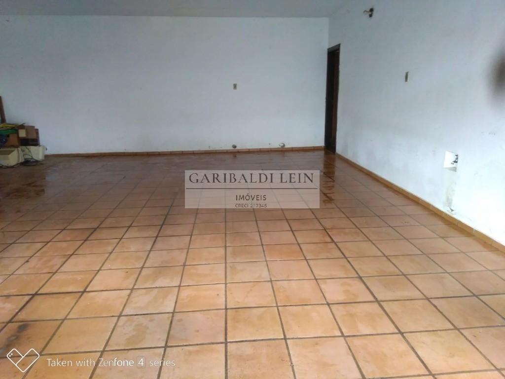 Casa à venda com 3 quartos, 196m² - Foto 2