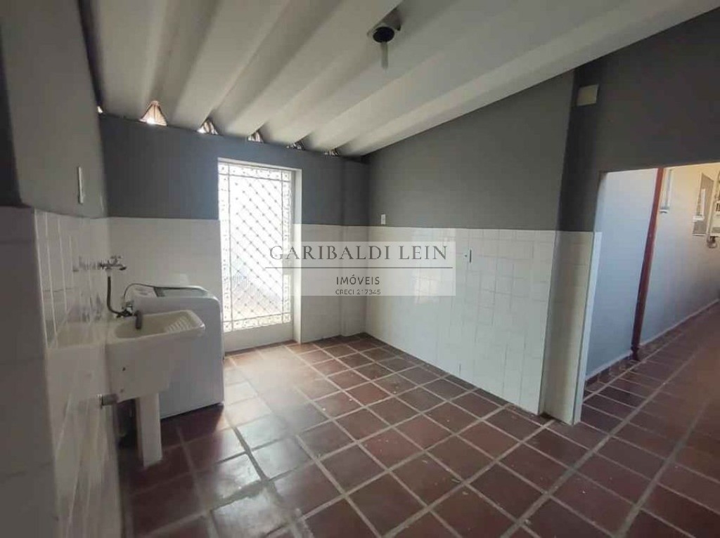 Casa à venda com 3 quartos, 331m² - Foto 9