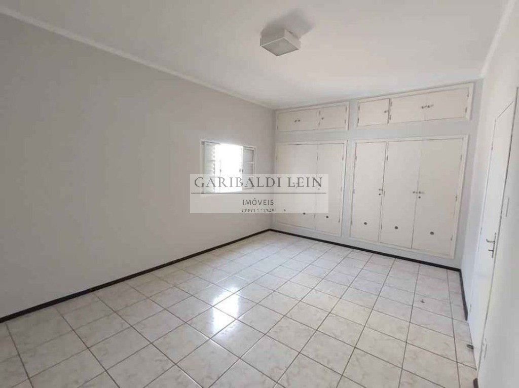 Casa à venda com 3 quartos, 331m² - Foto 17