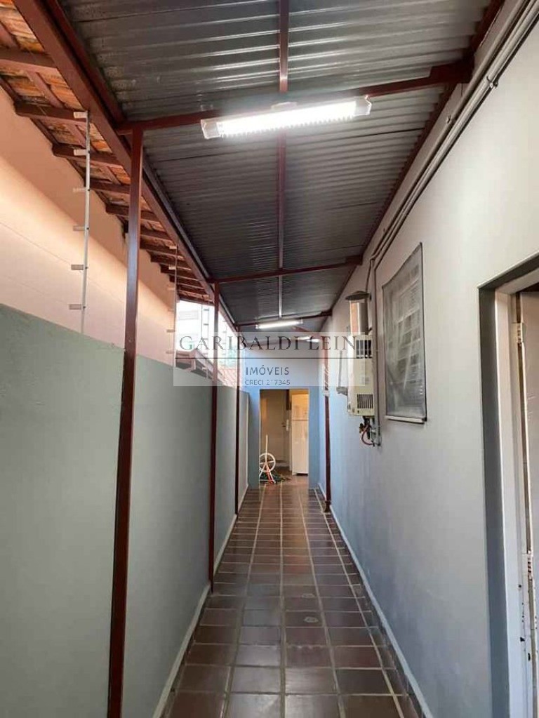 Casa à venda com 3 quartos, 331m² - Foto 7