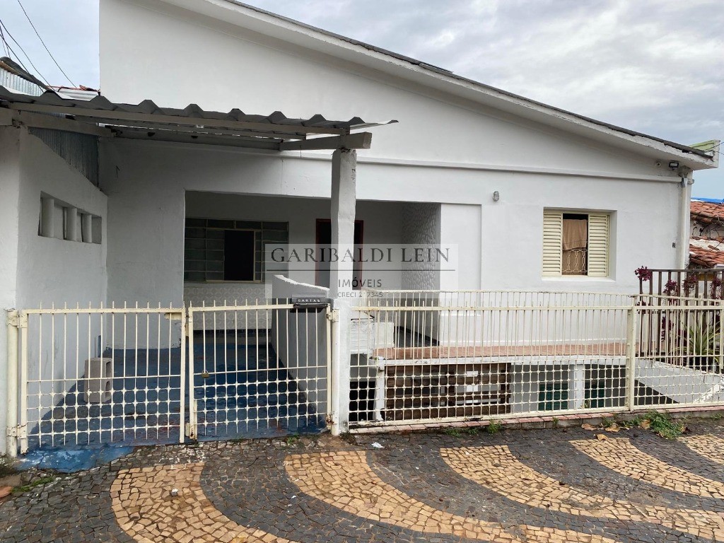 Casa à venda com 2 quartos, 200m² - Foto 1