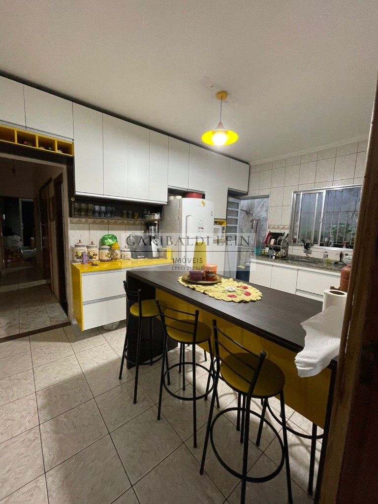 Casa à venda com 4 quartos, 120m² - Foto 1