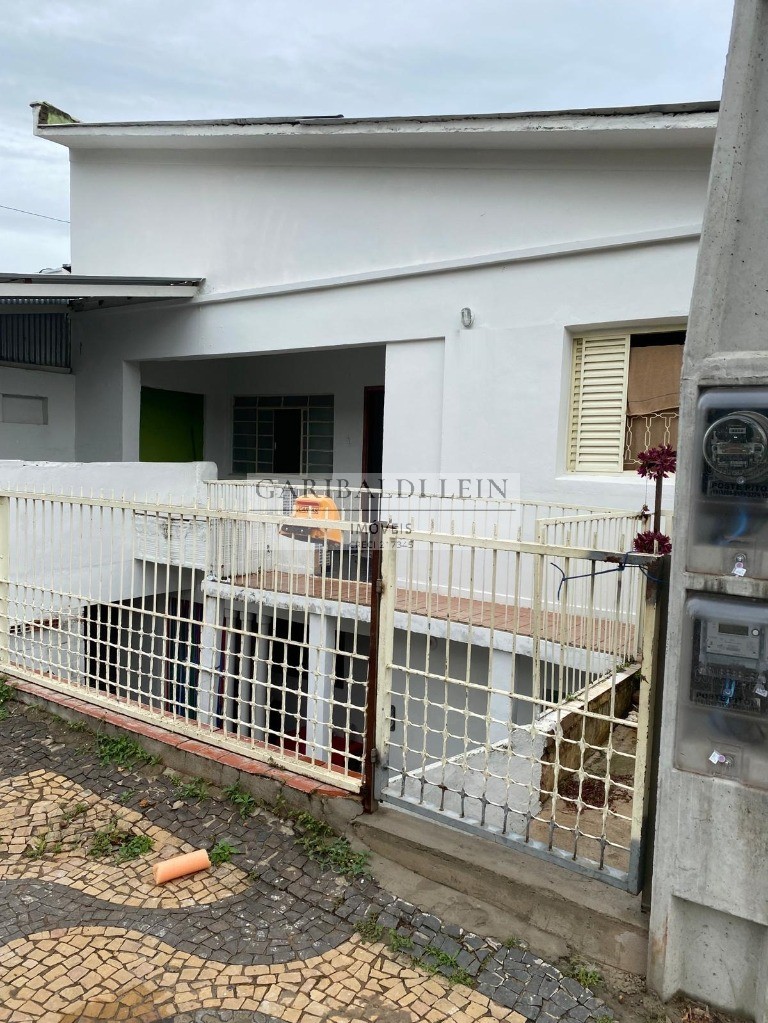 Casa à venda com 2 quartos, 200m² - Foto 2