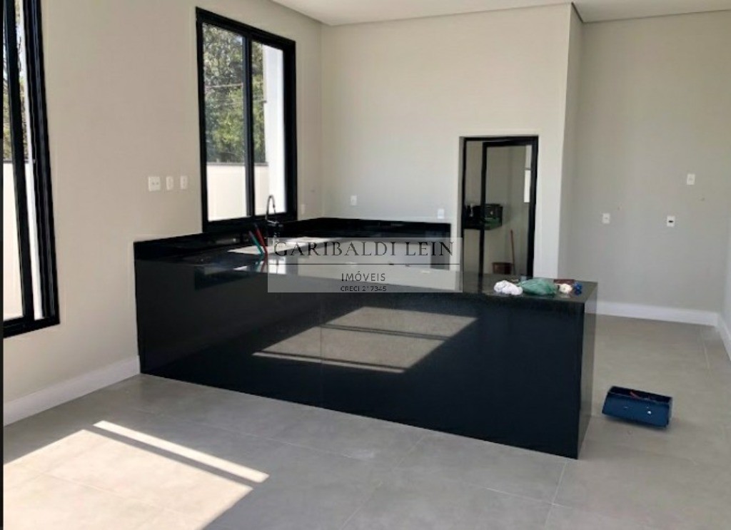 Casa à venda com 4 quartos, 342m² - Foto 3