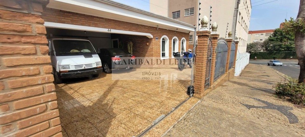 Casa à venda com 3 quartos, 211m² - Foto 2