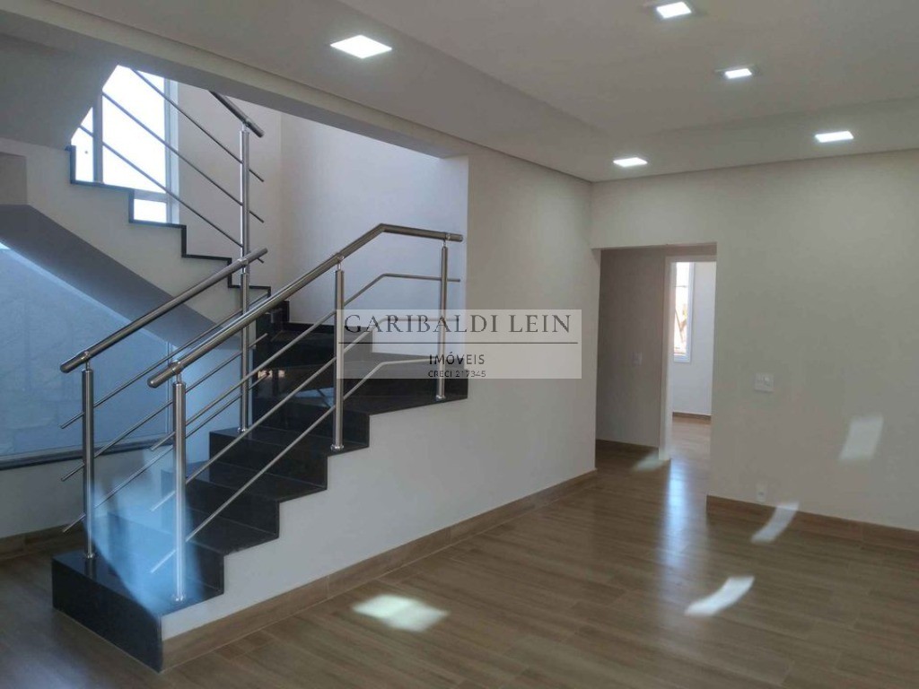 Casa à venda com 4 quartos, 250m² - Foto 3