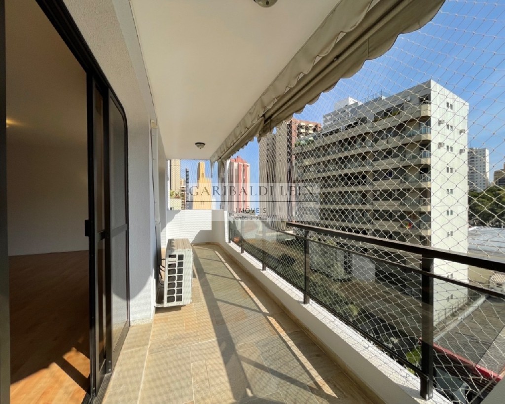 Apartamento à venda com 3 quartos, 215m² - Foto 2