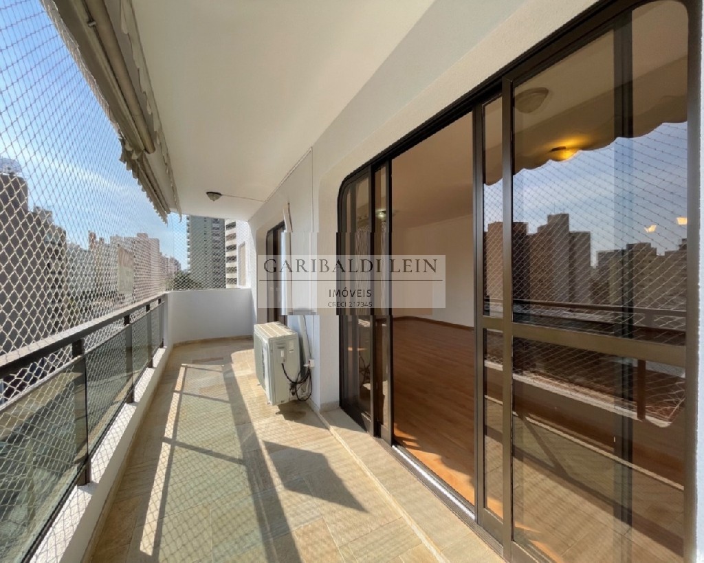 Apartamento à venda com 3 quartos, 215m² - Foto 1