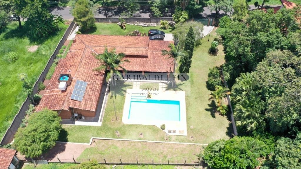 Casa à venda com 3 quartos, 333m² - Foto 1