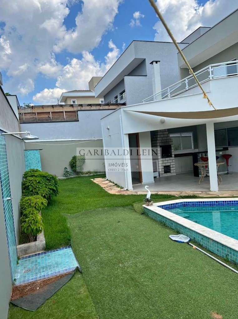 Casa para alugar com 4 quartos, 250m² - Foto 1