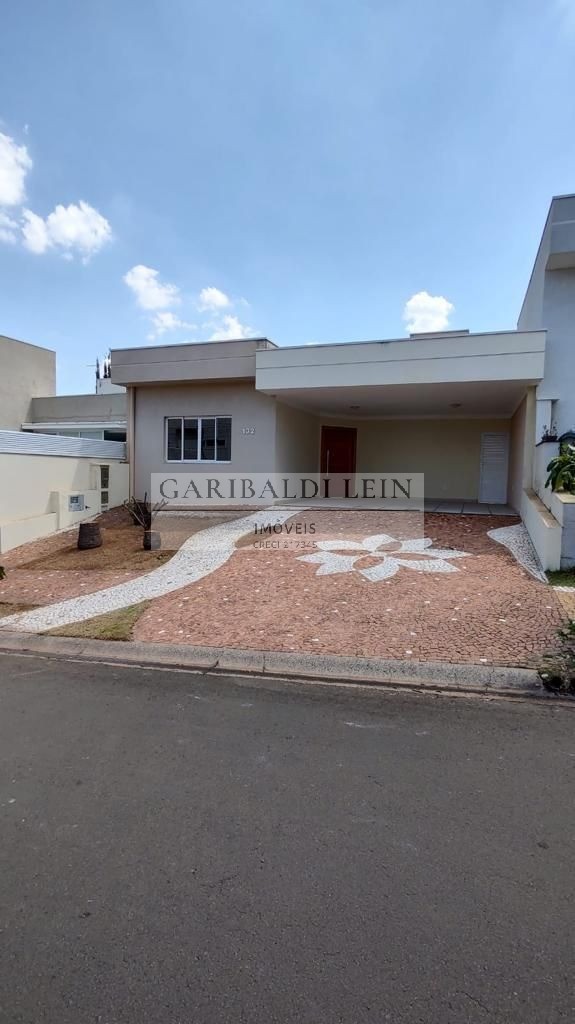 Casa à venda com 3 quartos, 158m² - Foto 1