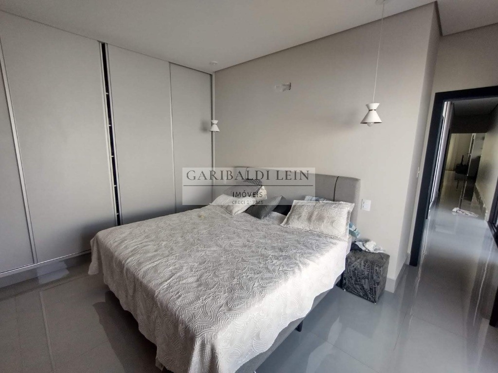 Casa à venda com 3 quartos, 244m² - Foto 10