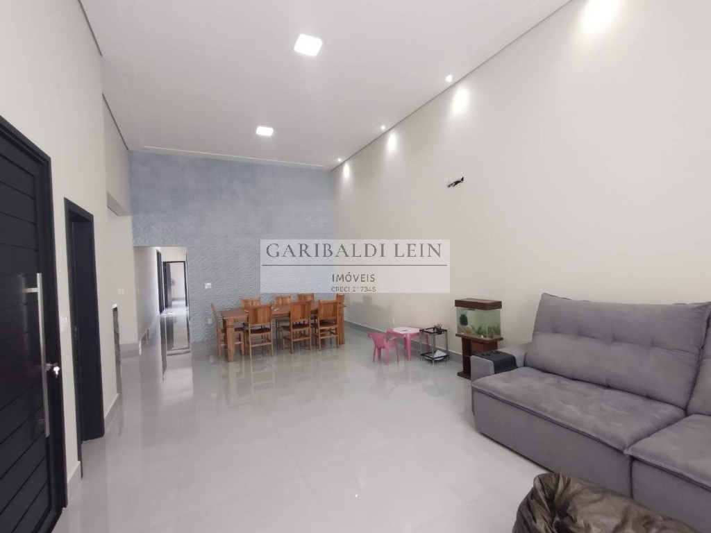 Casa à venda com 3 quartos, 244m² - Foto 4