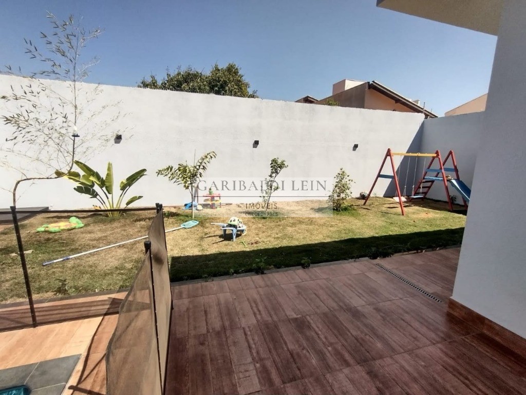 Casa à venda com 3 quartos, 244m² - Foto 14