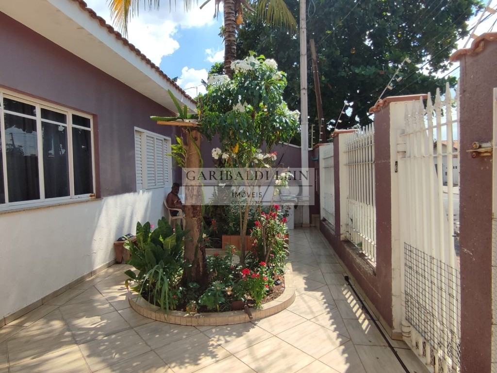 Casa à venda e aluguel com 3 quartos, 164m² - Foto 2