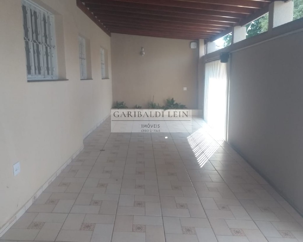 Casa à venda com 4 quartos, 330m² - Foto 2