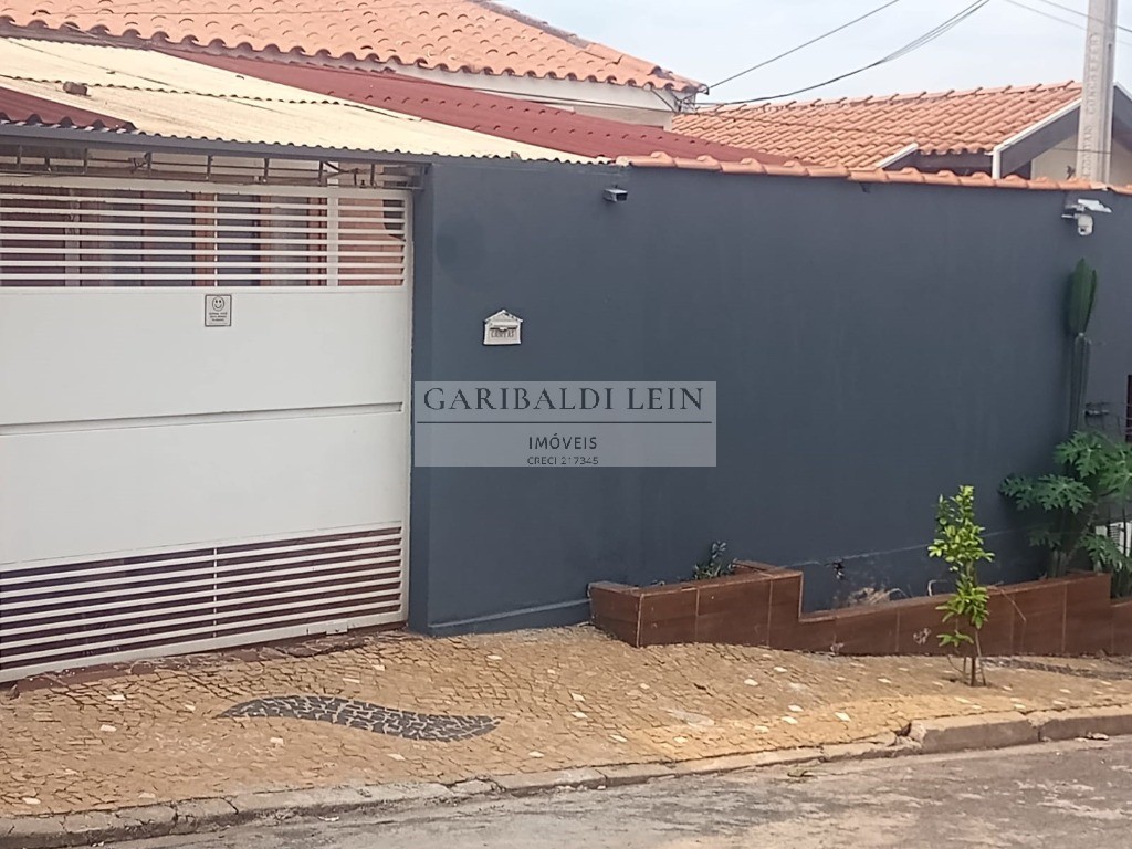 Casa à venda com 2 quartos, 120m² - Foto 1