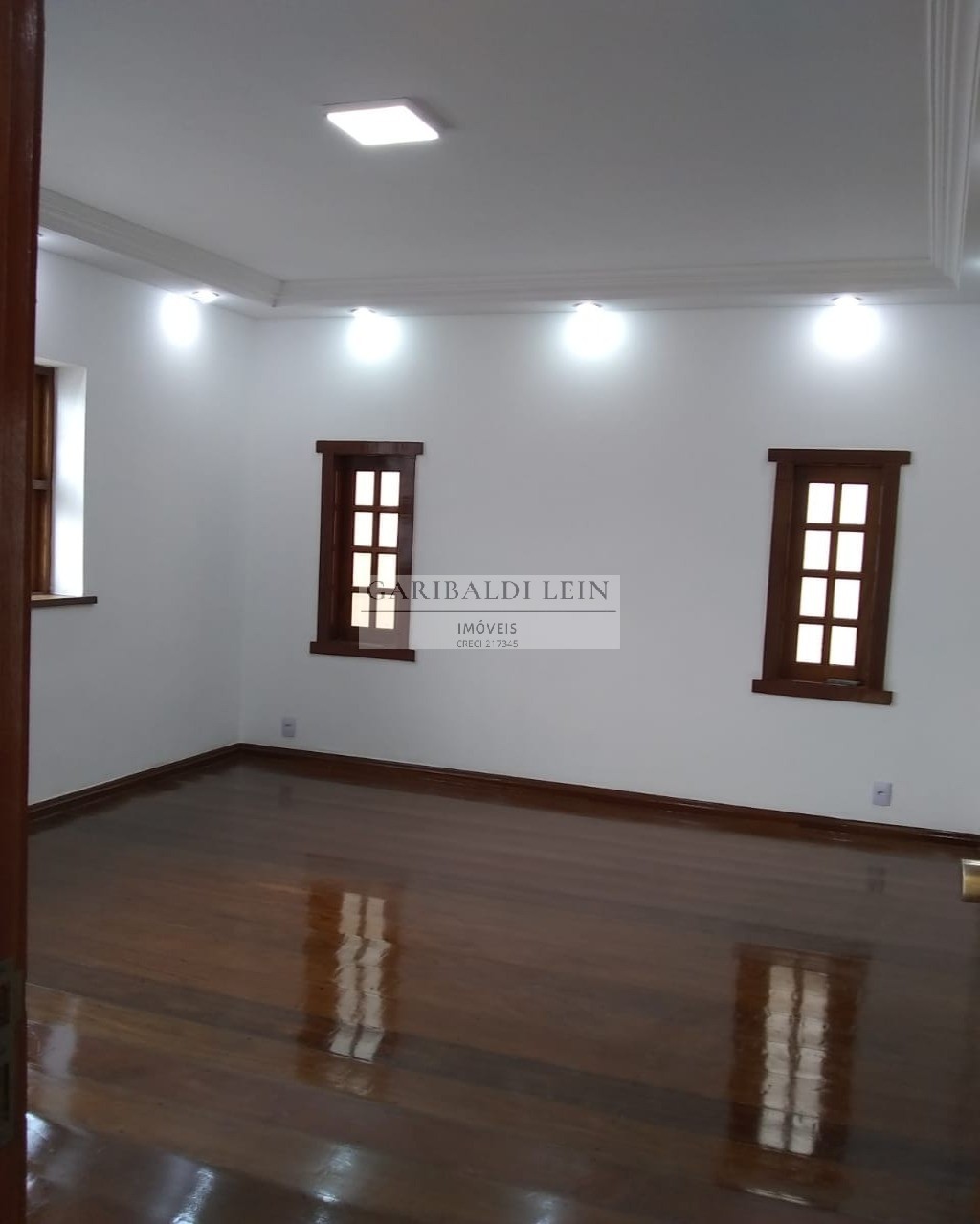 Casa à venda com 3 quartos, 169m² - Foto 4