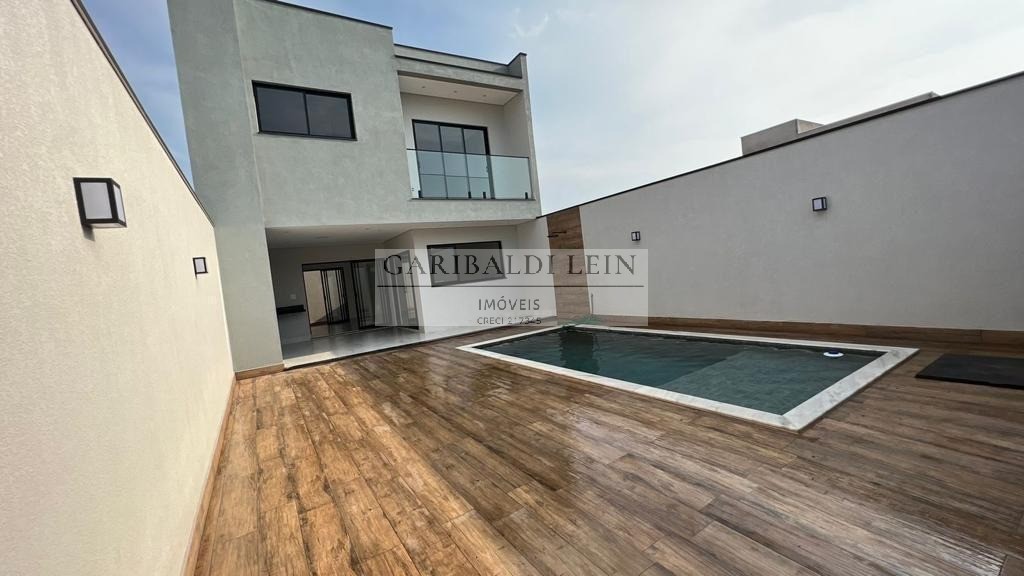 Casa à venda com 3 quartos, 125m² - Foto 1