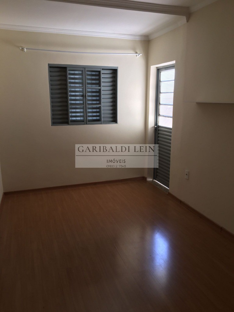 Casa à venda com 3 quartos, 200m² - Foto 5