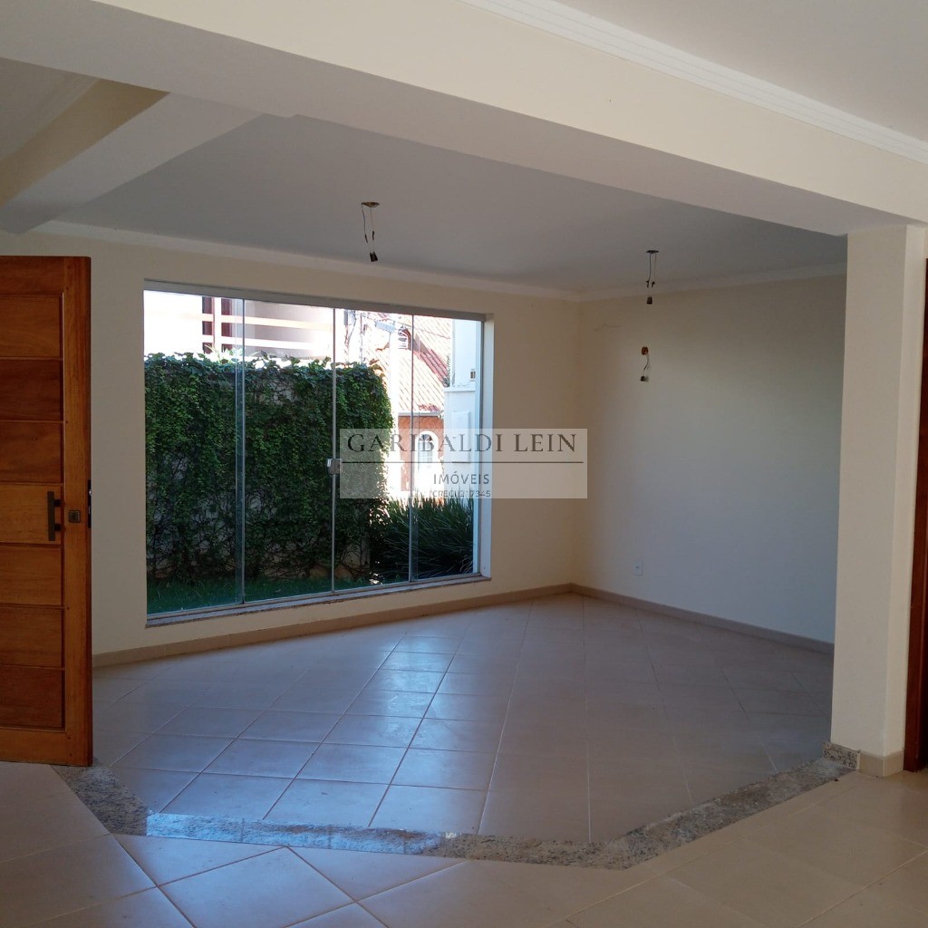 Casa à venda e aluguel com 4 quartos, 238m² - Foto 2