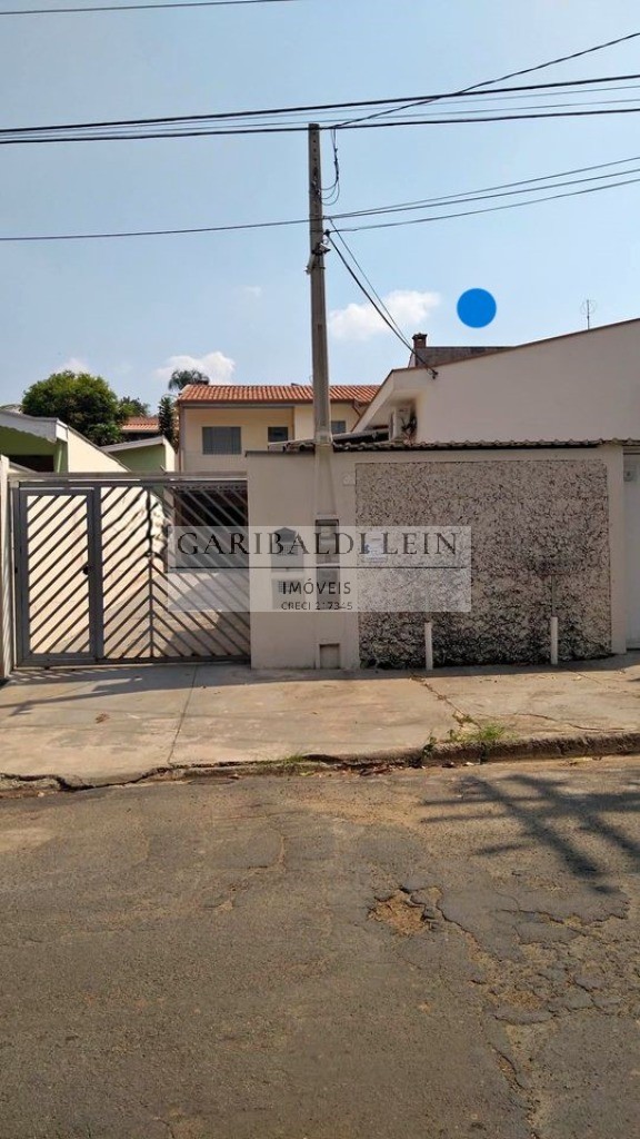 Casa à venda com 3 quartos, 200m² - Foto 1