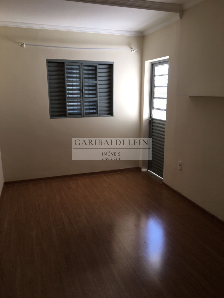 Casa à venda com 3 quartos, 200m² - Foto 2