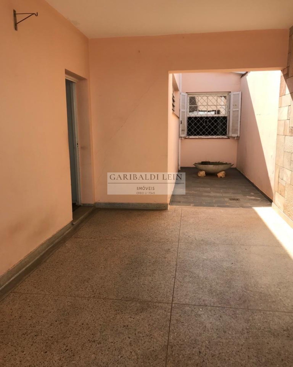 Casa à venda com 3 quartos, 325m² - Foto 2