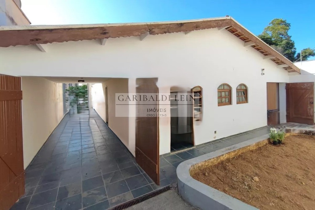 Casa à venda com 3 quartos, 194m² - Foto 1