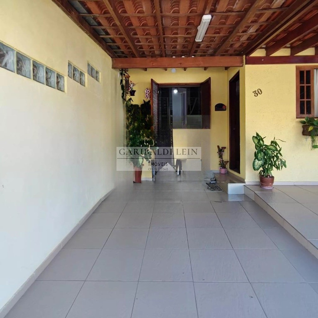 Casa à venda com 2 quartos, 70m² - Foto 3