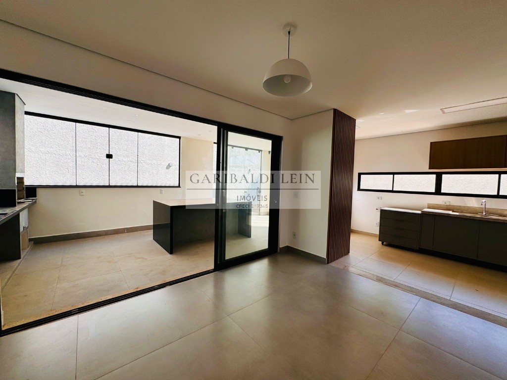 Casa à venda com 3 quartos, 209m² - Foto 14