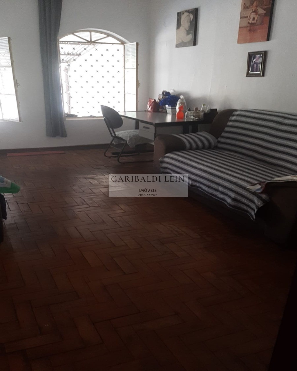 Casa à venda com 3 quartos, 211m² - Foto 1