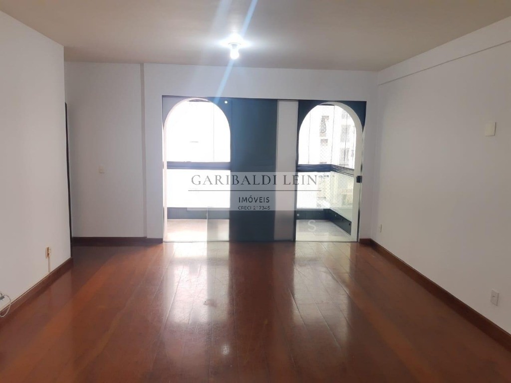 Apartamento à venda com 4 quartos, 157m² - Foto 2