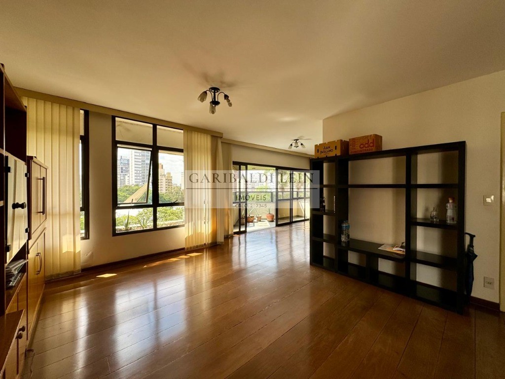 Apartamento à venda com 3 quartos, 177m² - Foto 2