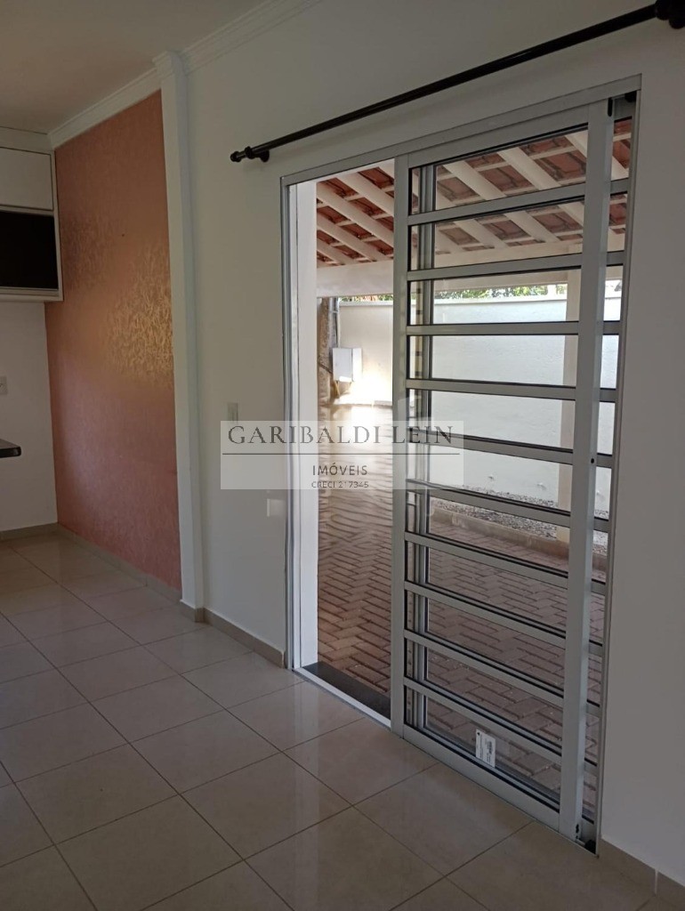 Casa à venda com 2 quartos, 67m² - Foto 4