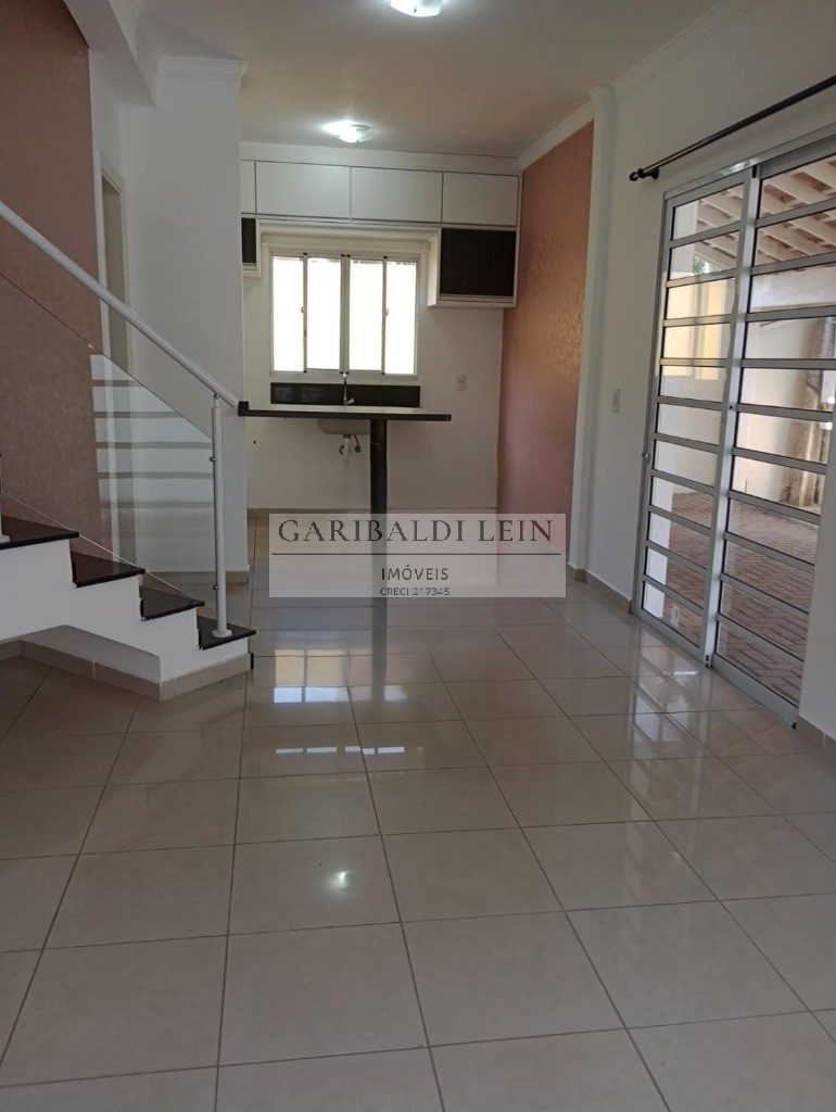 Casa à venda com 2 quartos, 67m² - Foto 2