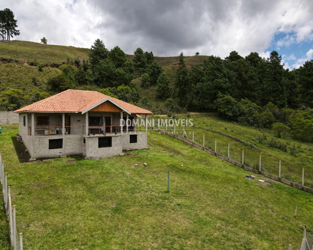 Casa à venda com 3 quartos - Foto 1