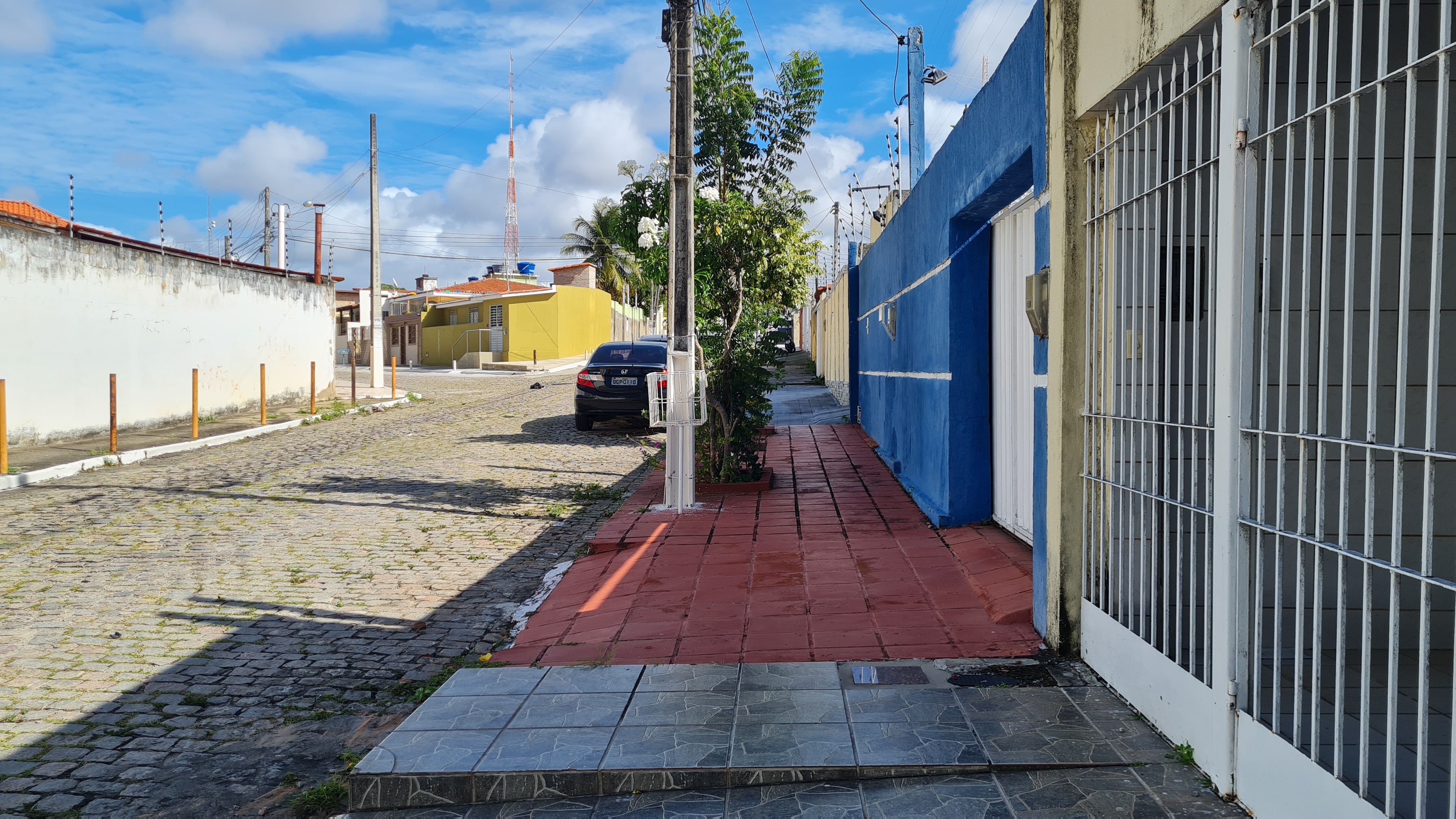 Casa à venda com 4 quartos, 200m² - Foto 2